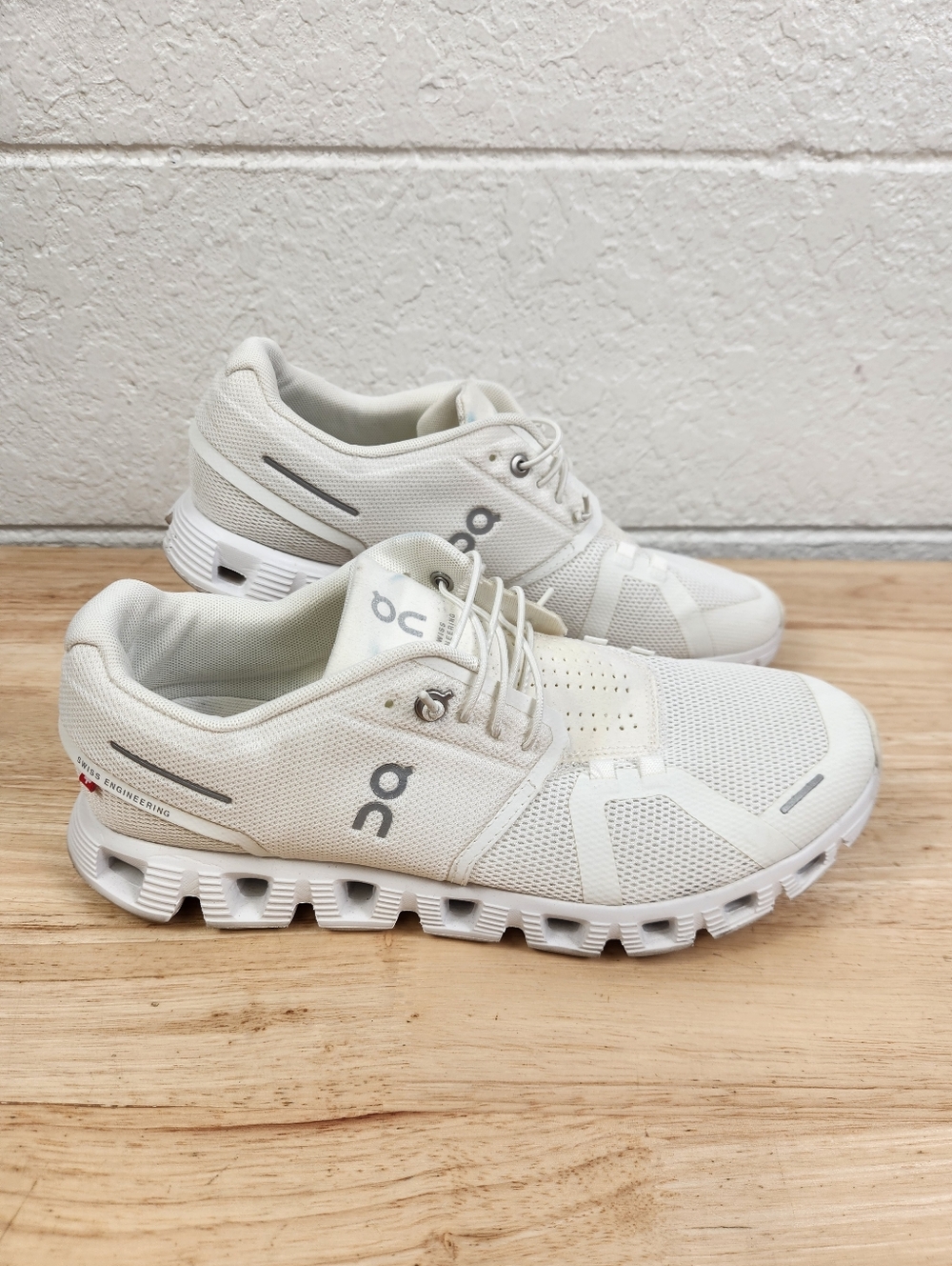 On Cloud 5 All White Women's Running Shoes Sz 9.5 Athletic